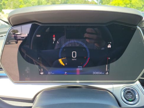 Used 2025 Chevrolet Trax LT FWD image 17