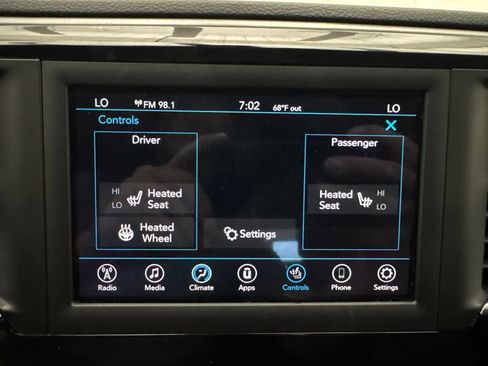 Used 2020 Chrysler Pacifica Touring-L FWD image 29