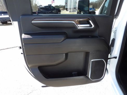 Used 2024 Chevrolet Silverado 2500 LT w/ Convenience Package image 31