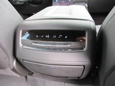 Certified 2025 Cadillac Escalade Premium Luxury w/ LPO, Radiant Package AWD/4WD image 15
