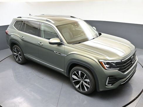 Used 2025 Volkswagen Atlas SEL Premium R-Line image 52