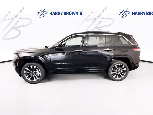 Used 2023 Jeep Grand Cherokee Overland AWD/4WD image 30