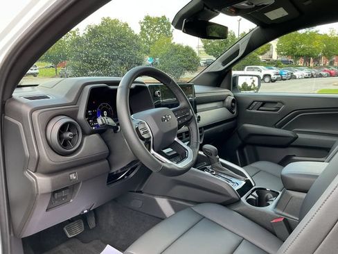 Used 2026 Chevrolet Colorado Trail Boss AWD/4WD image 16
