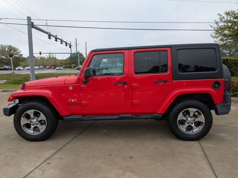 Used 2017 Jeep Wrangler Unlimited Sahara w/ Connectivity Group image 7
