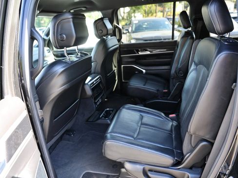 Used 2022 Jeep Wagoneer Series III w/ Flexible Seating Group image 25