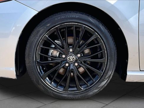 Used 2022 Toyota Camry SE FWD image 11