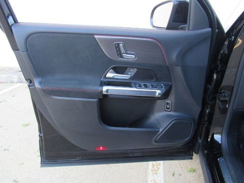 Used 2023 Mercedes-Benz EQB 300 4MATIC image 13