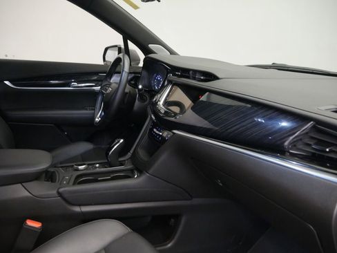 Used 2024 Cadillac XT6 Premium Luxury w/ Technology Package image 32