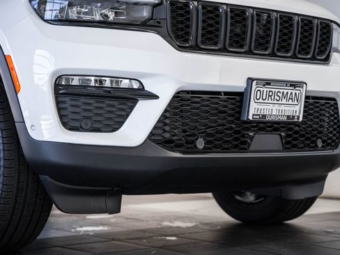 New 2025 Jeep Grand Cherokee Limited w/ Luxury Tech Group II image 15