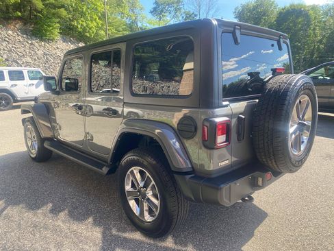 Used 2022 Jeep Wrangler Unlimited Sahara AWD/4WD image 3