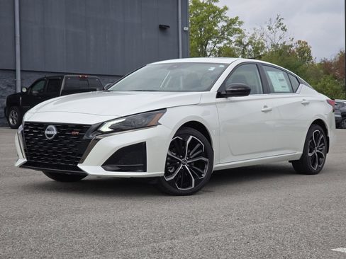 New 2025 Nissan Altima 2.5 SR w/ SR Premium Package image 2