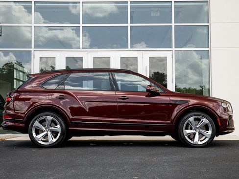 Used 2023 Bentley Bentayga Extended Wheelbase AWD/4WD image 20