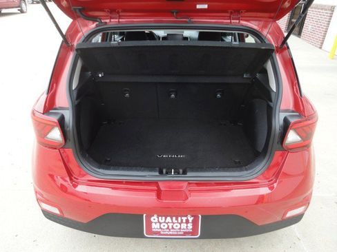 Used 2023 Hyundai Venue SE image 13