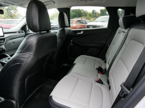 Used 2023 Ford Escape Platinum image 7