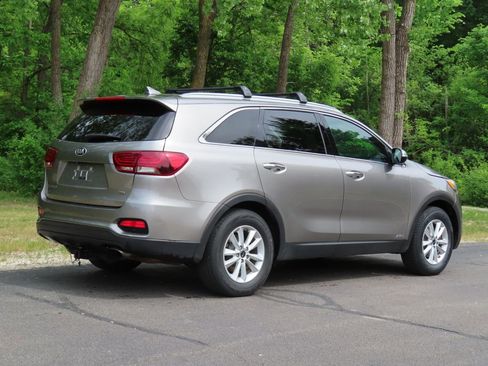 Used 2019 Kia Sorento AWD w/ LX Convenience Package image 3