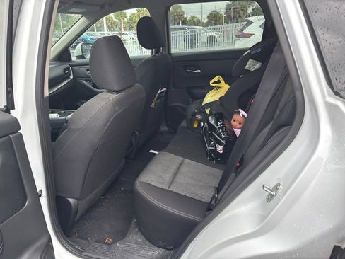 Certified 2024 Nissan Rogue SV FWD image 6