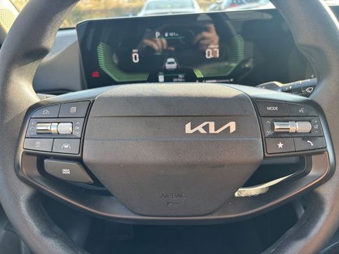 Used 2025 Kia K4 LXS image 27