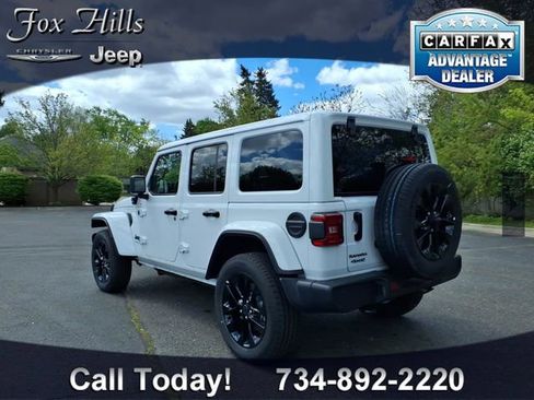 Used 2025 Jeep Wrangler Unlimited Sahara w/ Safety Group AWD/4WD image 6