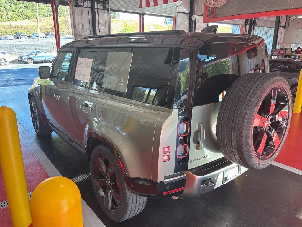 Used 2021 Land Rover Defender 110 X AWD/4WD image 4
