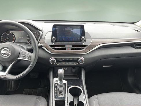Certified 2024 Nissan Altima 2.5 SV FWD image 7