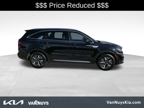 Used 2023 Kia Sorento EX image 2