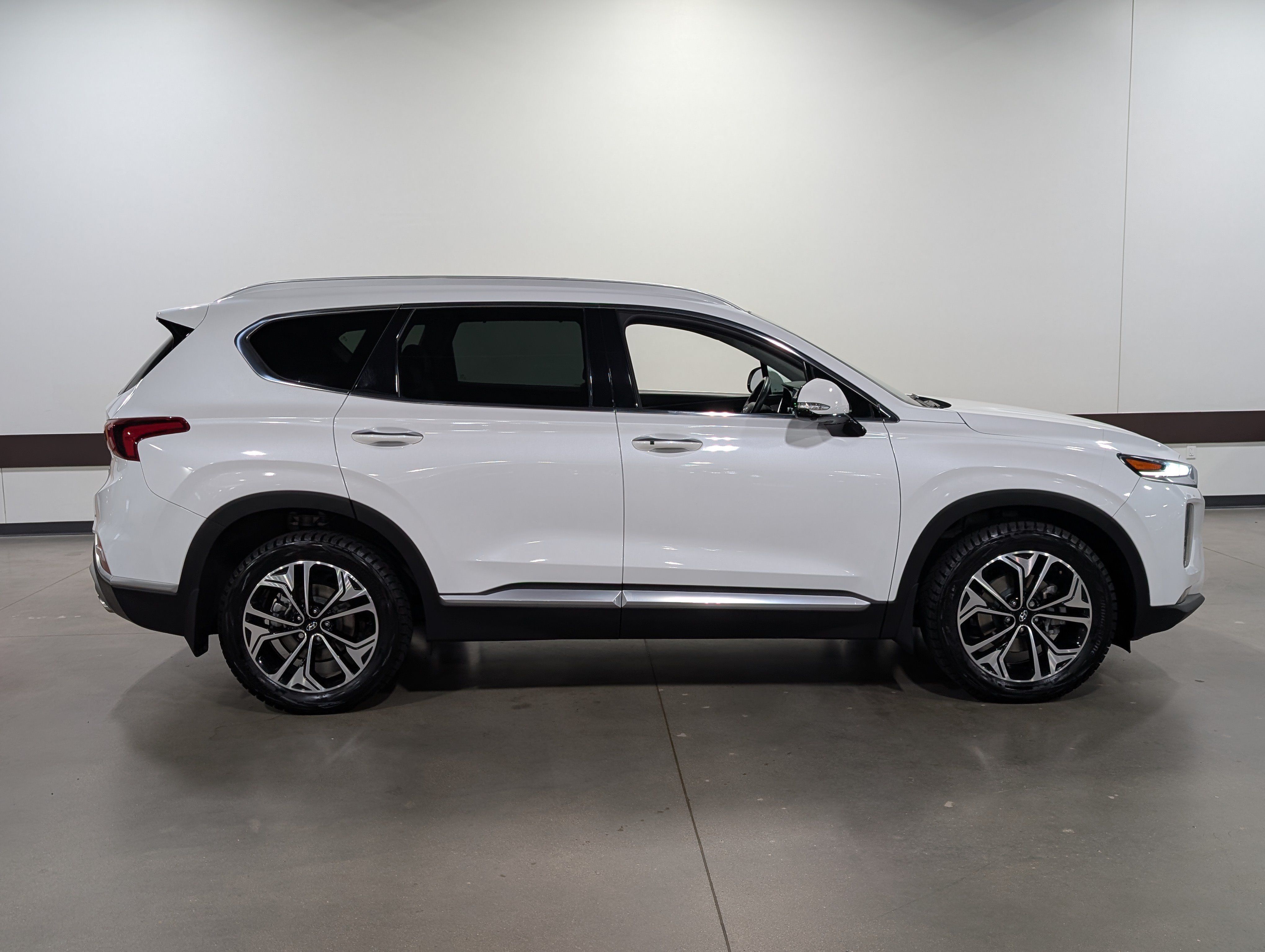 Used 2019 Hyundai Santa Fe AWD image 2