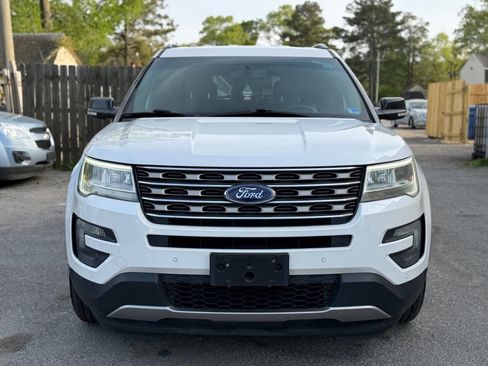 Used 2016 Ford Explorer XLT w/ Equipment Group 202A image 2