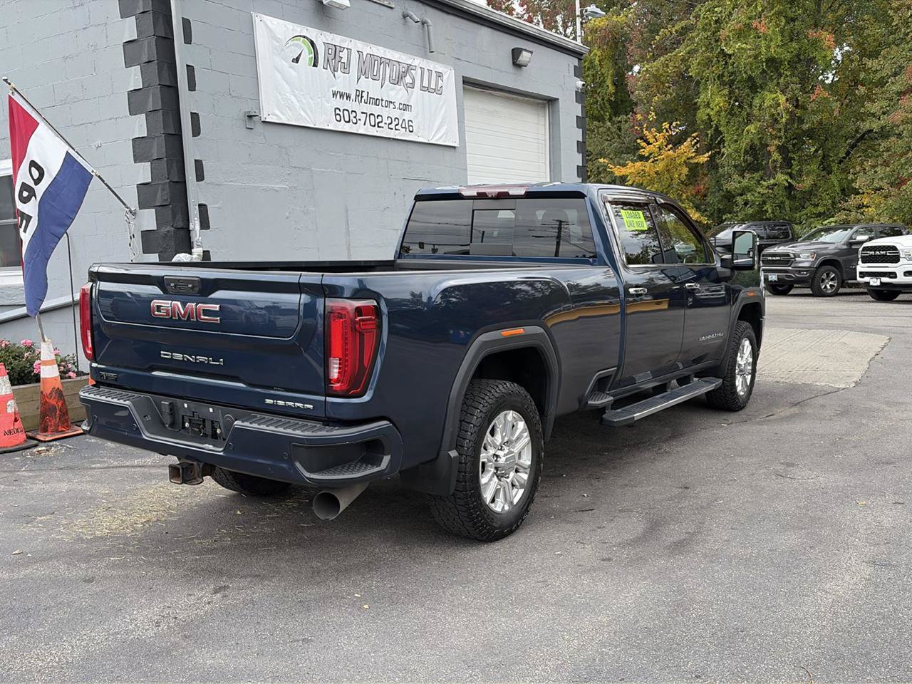 Used 2020 GMC Sierra 3500 Denali w/ Denali Ultimate Package AWD/4WD image 9