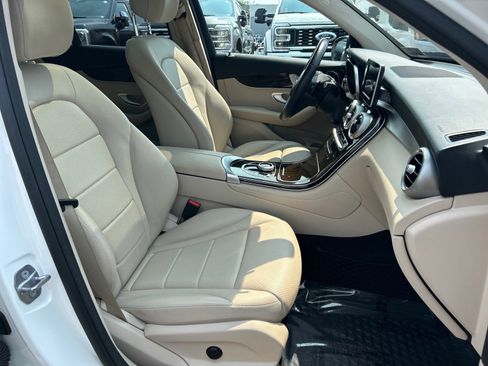 Used 2018 Mercedes-Benz GLC 300 4MATIC image 20