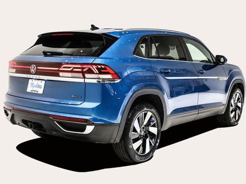 Used 2024 Volkswagen Atlas Cross Sport SE image 6