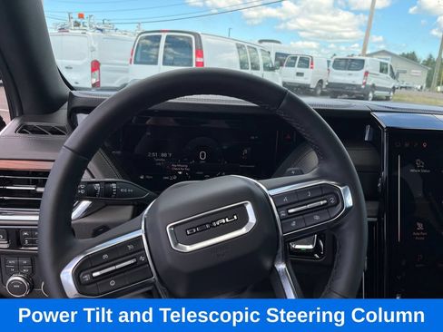 Used 2026 GMC Yukon Denali w/ Sun & Power Step Package AWD/4WD image 14