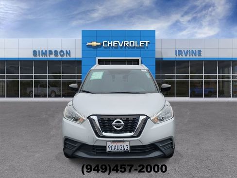 Used 2019 Nissan Kicks S FWD image 3