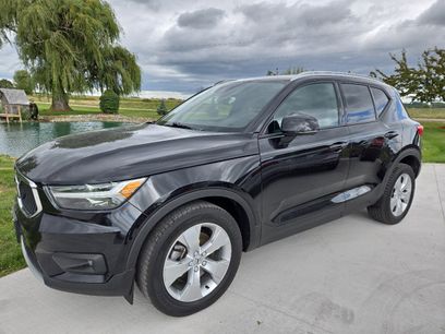 Used 2021 Volvo XC40 T4 Momentum