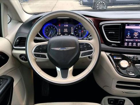 Certified 2019 Chrysler Pacifica Limited image 5