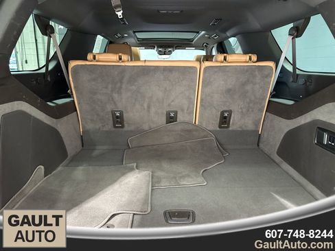 Used 2023 Cadillac Escalade ESV Premium Luxury AWD/4WD image 16