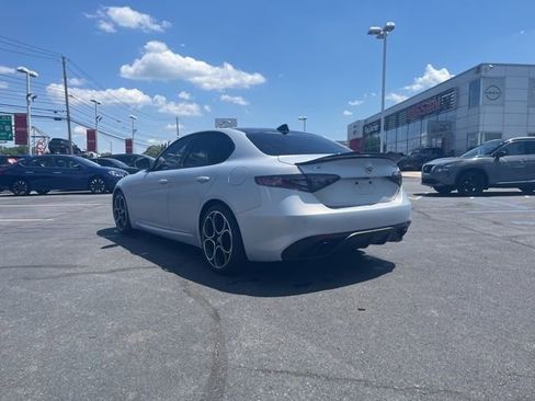 Used 2024 Alfa Romeo Giulia RWD image 5