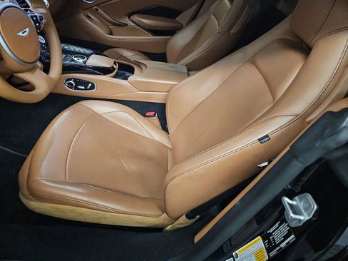 Used 2019 Aston Martin V8 Vantage Coupe RWD image 2
