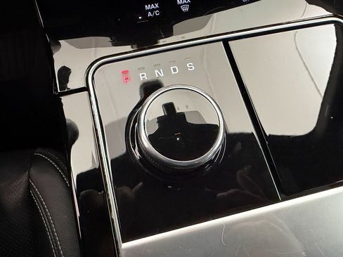 Used 2018 Land Rover Range Rover Velar S image 38