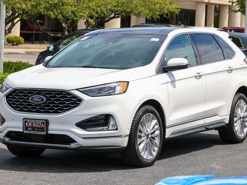 Used 2021 Ford Edge Titanium w/ Equipment Group 301A AWD/4WD image 26