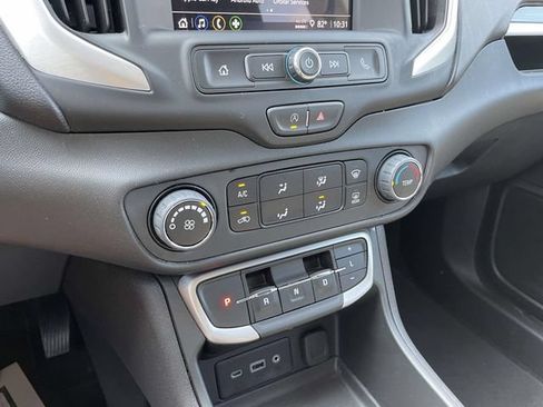 Used 2024 GMC Terrain SLE FWD image 33