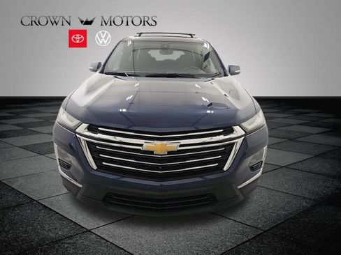 Used 2022 Chevrolet Traverse LT w/ LT Premium Package AWD/4WD image 2