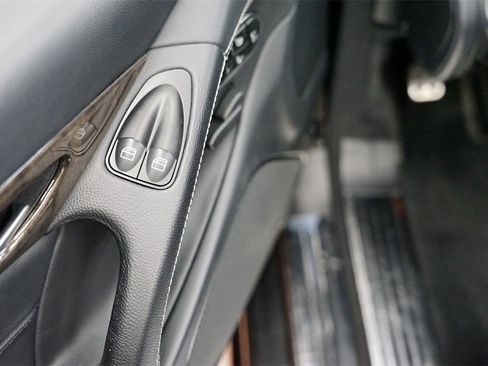 Used 2012 Mercedes-Benz SL 550 image 15