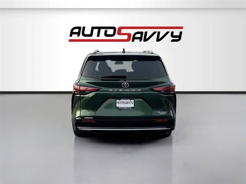 Used 2024 Toyota Sienna Platinum image 6