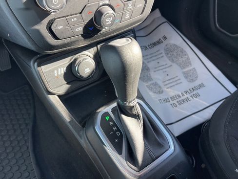 Used 2023 Jeep Renegade Latitude w/ Premium Group image 14