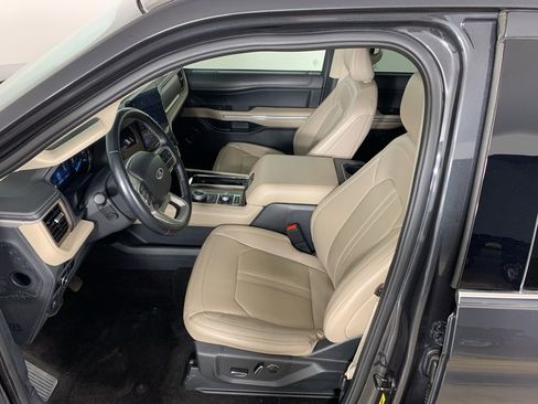 Used 2023 Ford Expedition Limited image 32