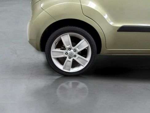 Used 2010 Kia Soul ! FWD image 24