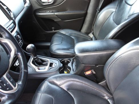 Used 2016 Jeep Cherokee Limited image 20