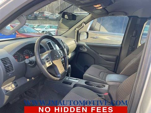 Used 2015 Nissan Frontier SV image 2