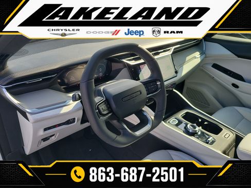 Used 2026 Jeep Cherokee Laredo AWD/4WD image 18