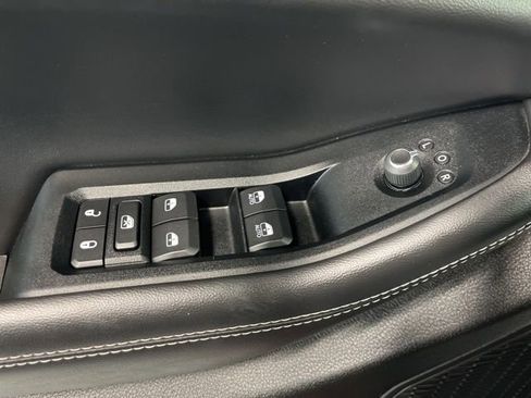 Used 2023 Jeep Grand Cherokee L Laredo image 15